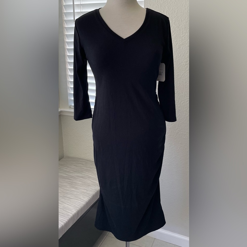 Isabel Maternity by Ingrid & Isabel 3/4 Sleeve Ribbed Midi Maternity Dress